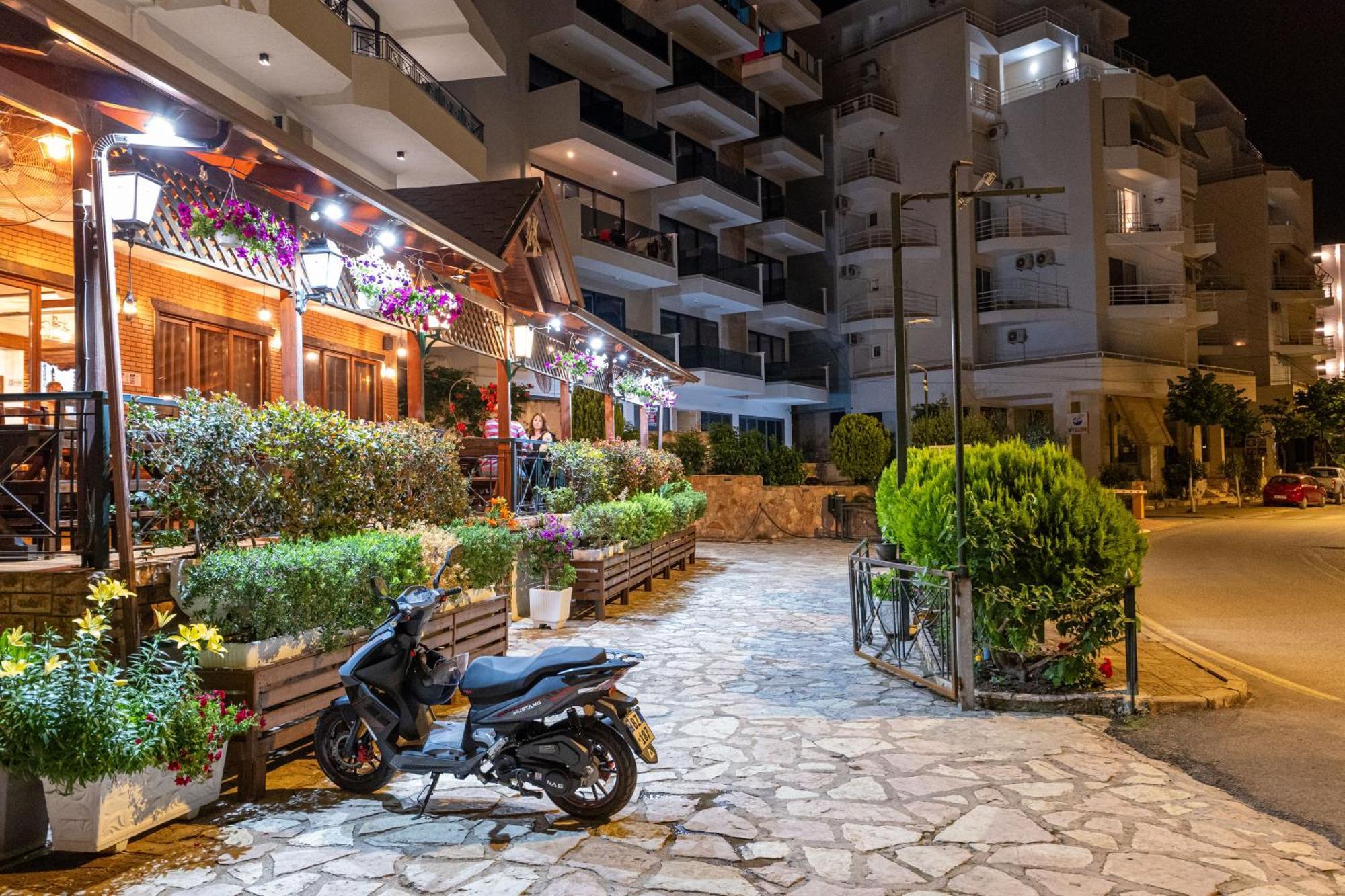 Sunkised Hotel Sarandë 外观 照片